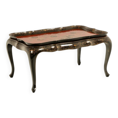 Table basse à plateau amovible en bois laqué rouge et noir. Années 1950.