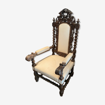 Fauteuil ancien, bois sculpté Décor Raisins, chêne foncé