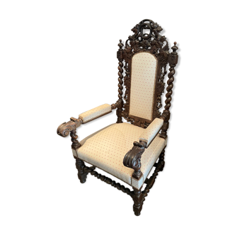 Fauteuil ancien, bois sculpté Décor Raisins, chêne foncé