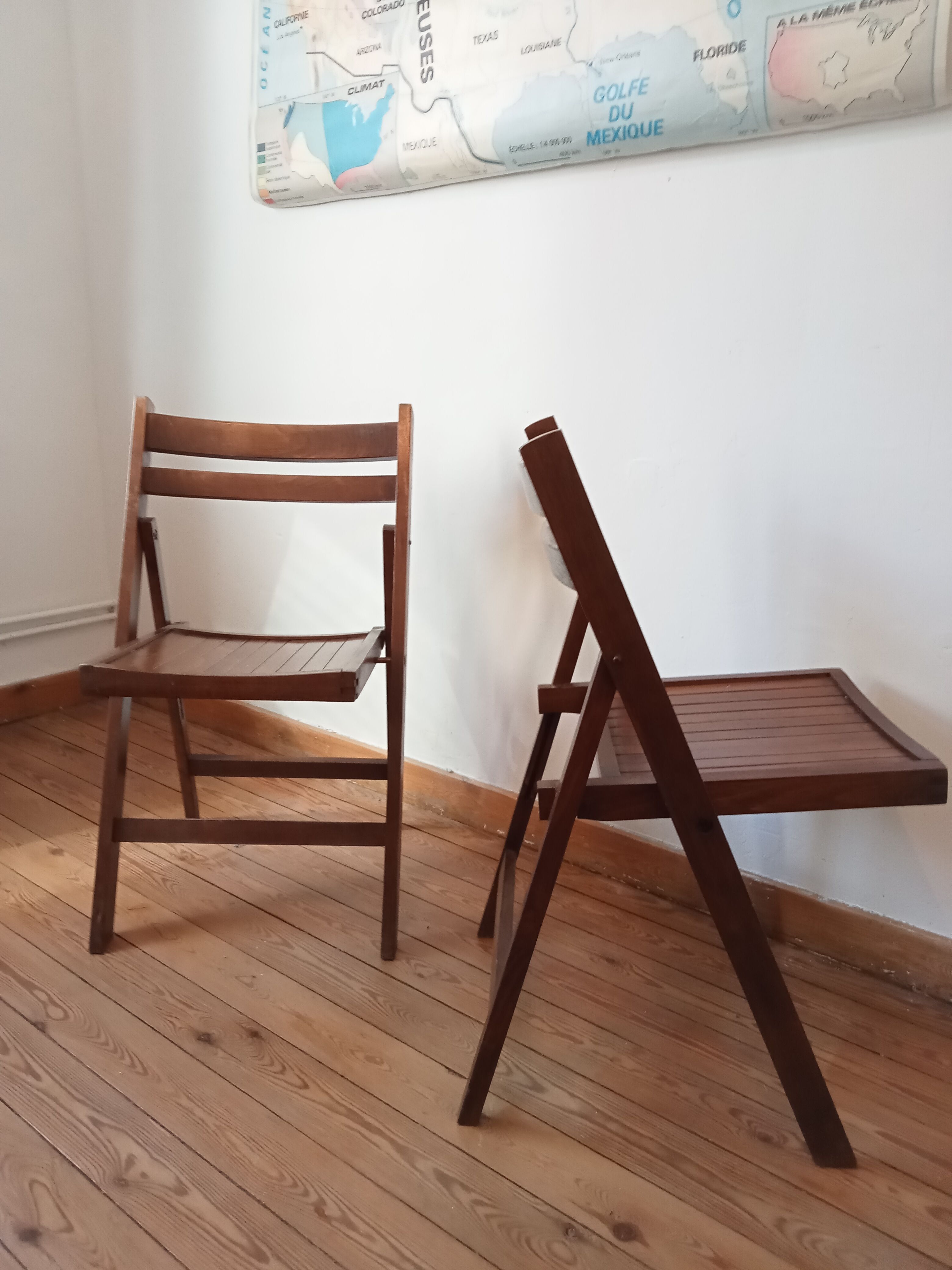4 folding vintage wooden chairs