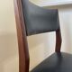 Chaise scandinave en bois et skaï