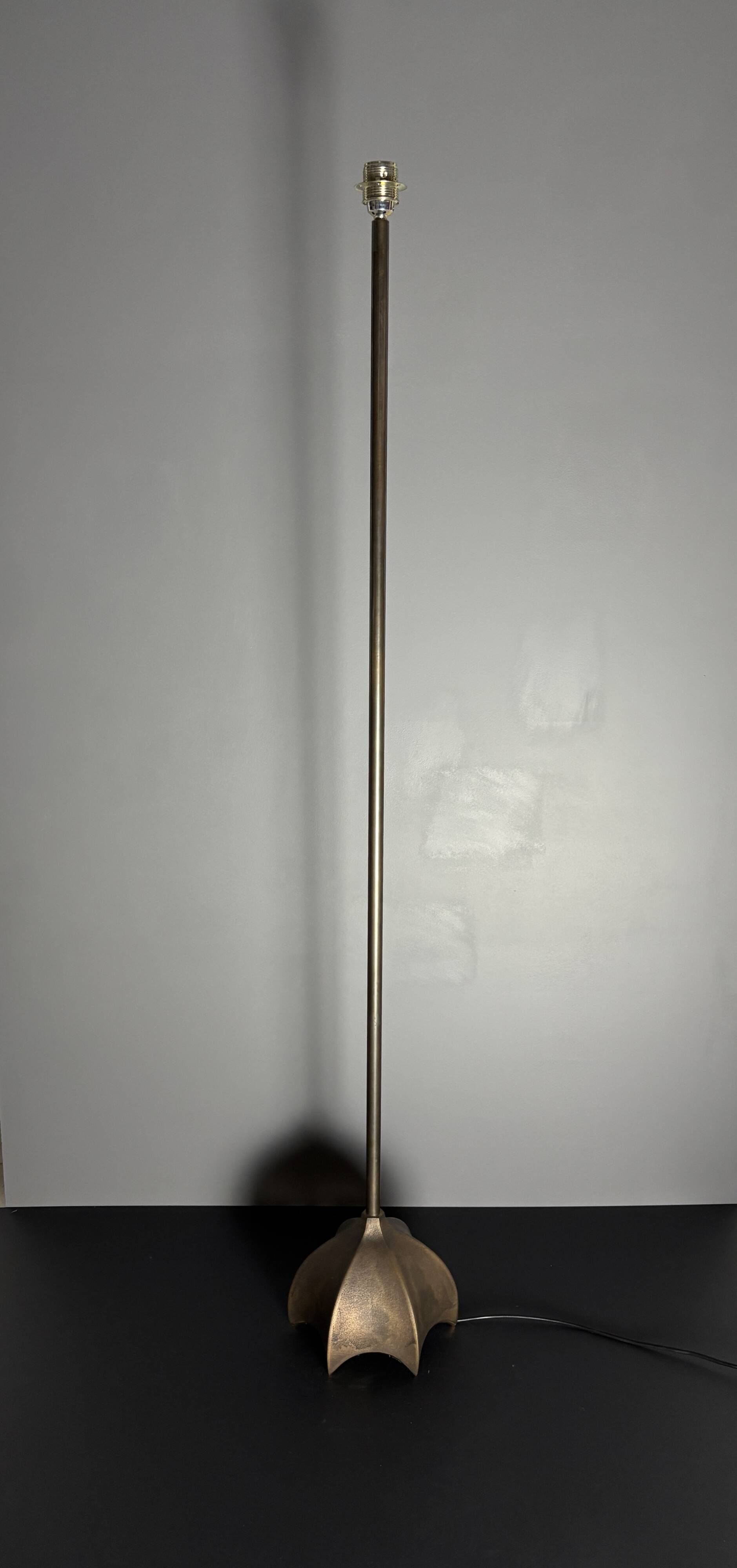 Brutalist bronze floor lamp, Dutch design by Jan des Bouvrie for Quasar