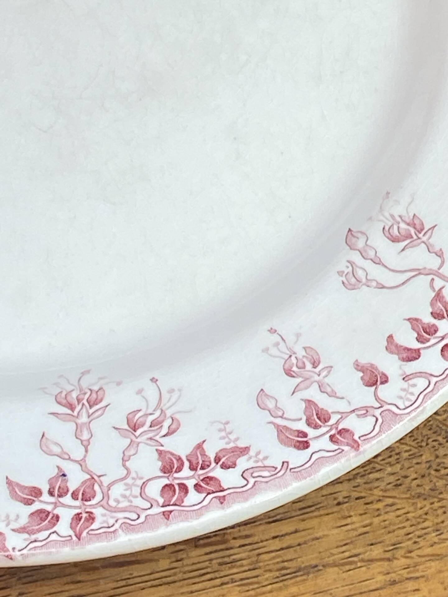 Plat rond en terre de fer
