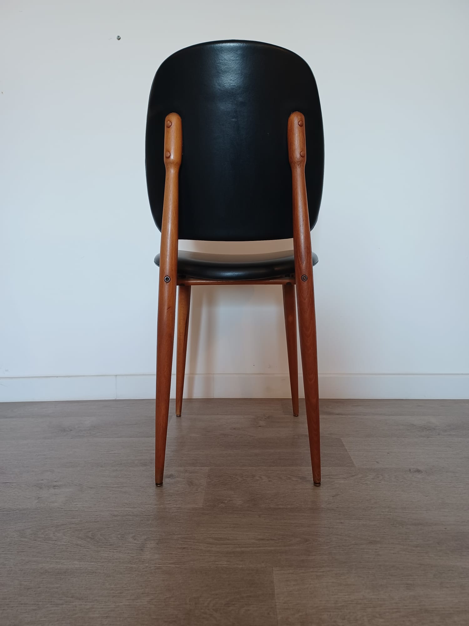 6 chaises modèle Pégase pour Baumann