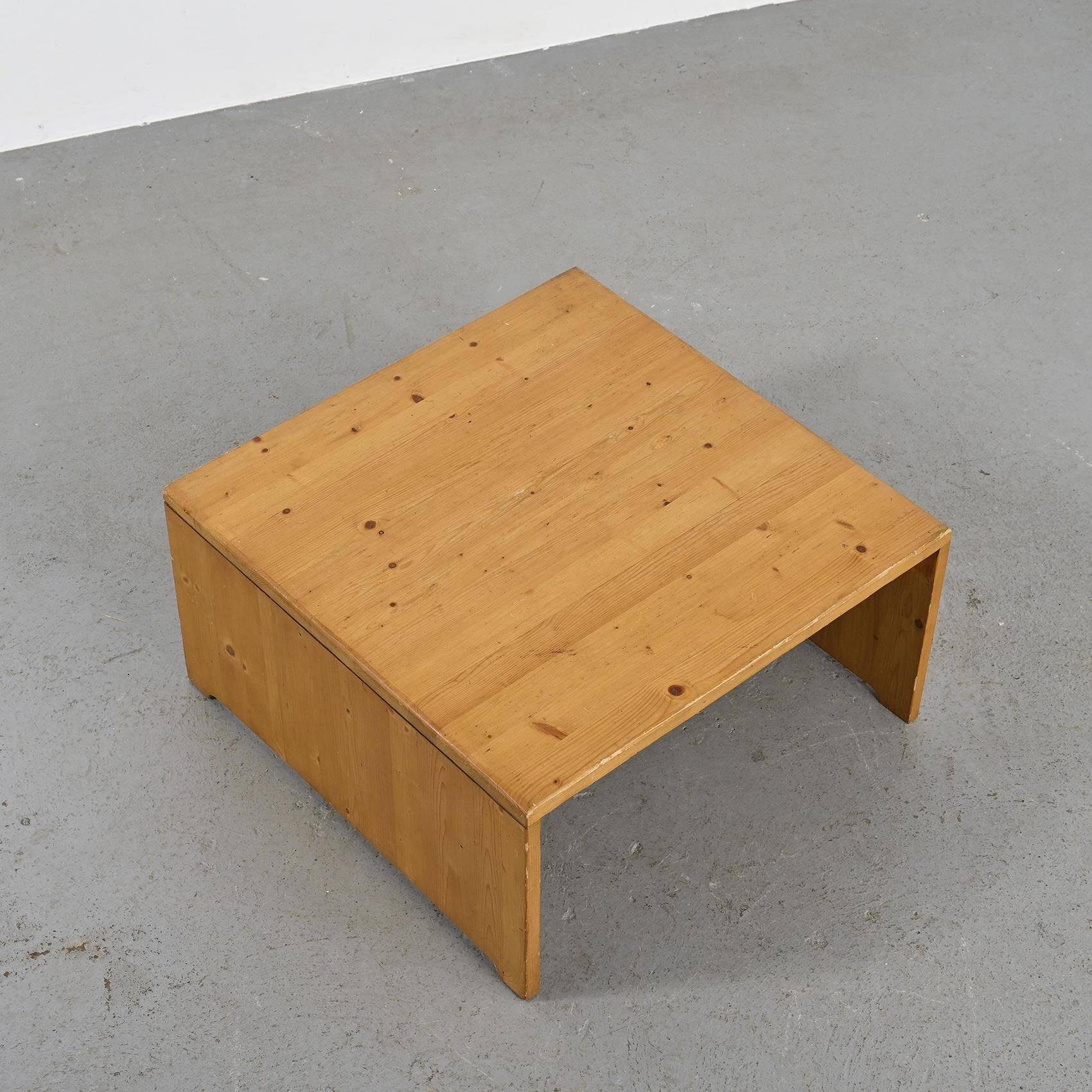 Les Arcs 1800 coffee table, France, circa 1970
