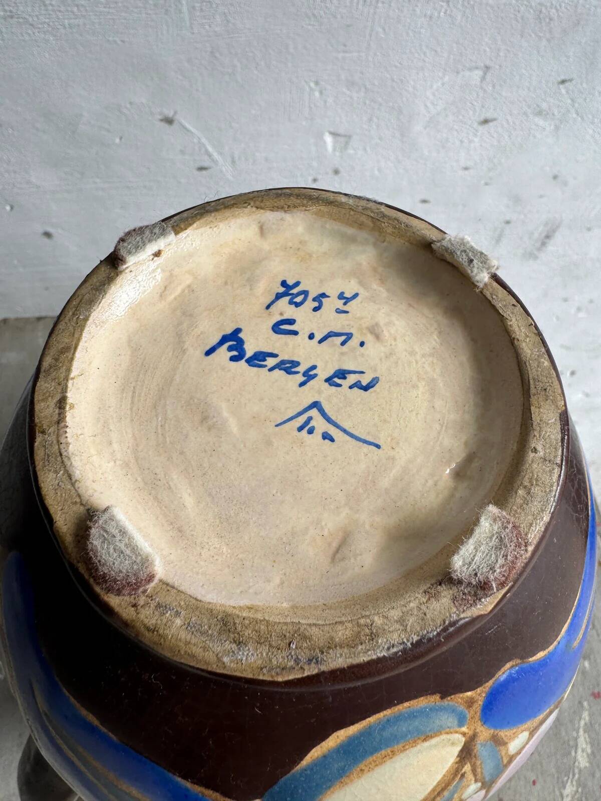 Vintage C.M. Bergen Hand-Painted Ceramic Vase — Brown & Pastel Floral Glazed Pitcher, 21cm