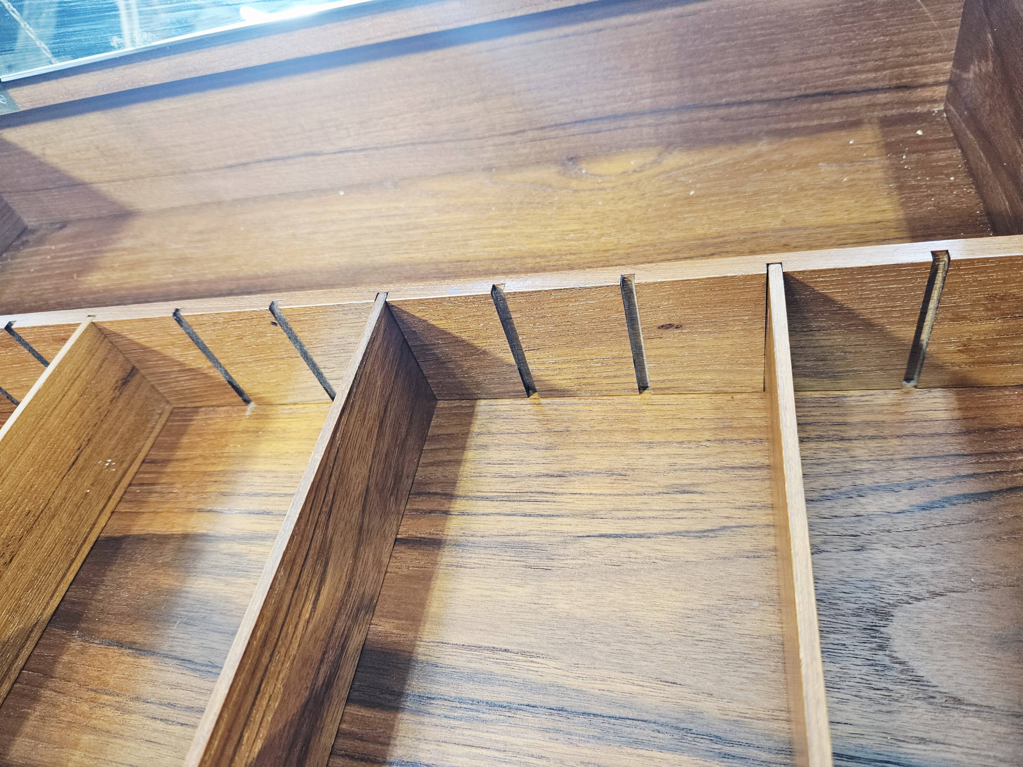 Coiffeuse en teck scandinave – Design danois des années 1960.
