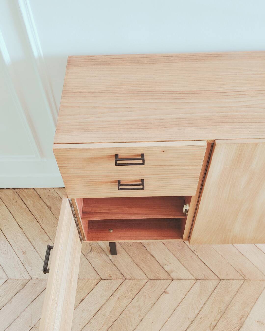 Renovated vintage modernist enfilade, 1950s-60s.