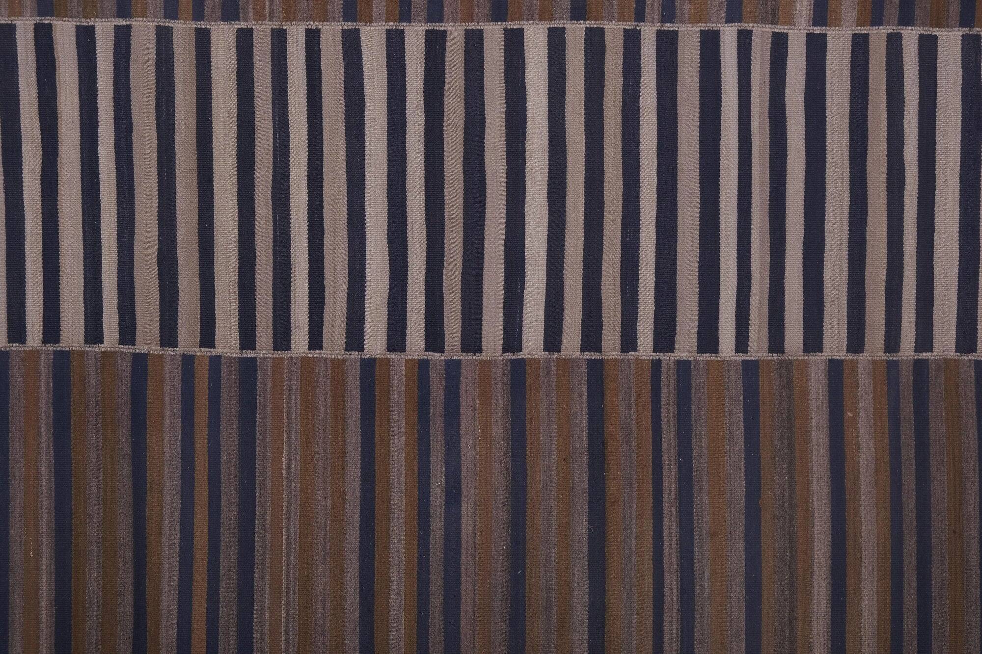 Vintage Turkish kilim, handwoven, 272x328 cm.