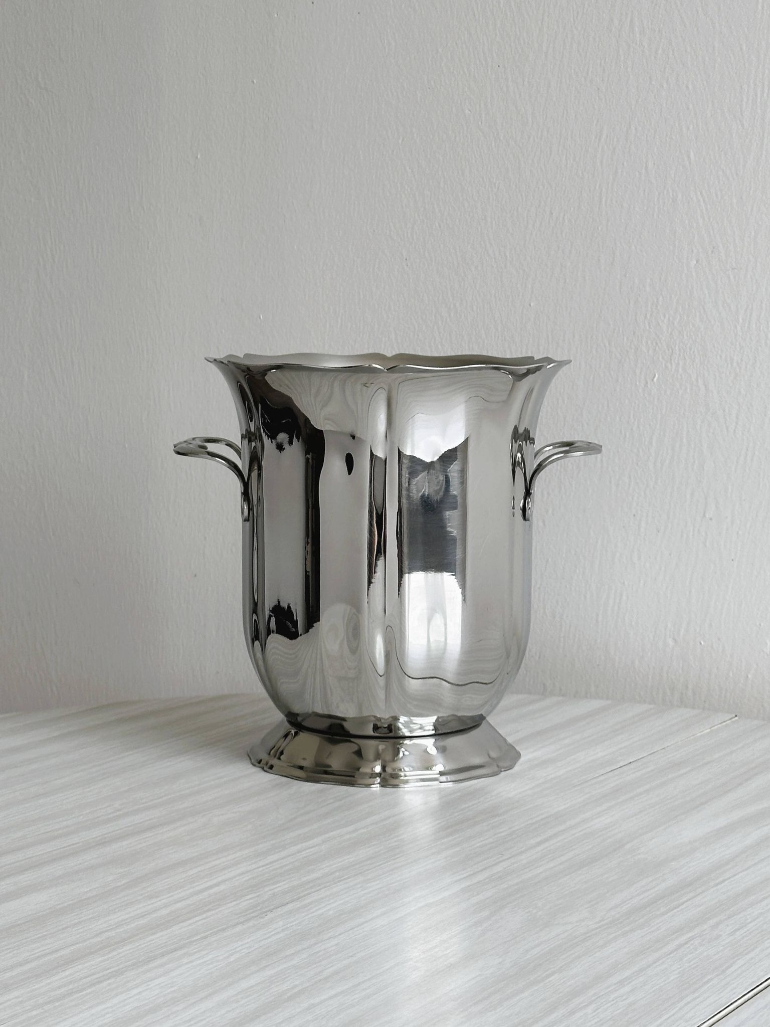 Elegant champagne bucket