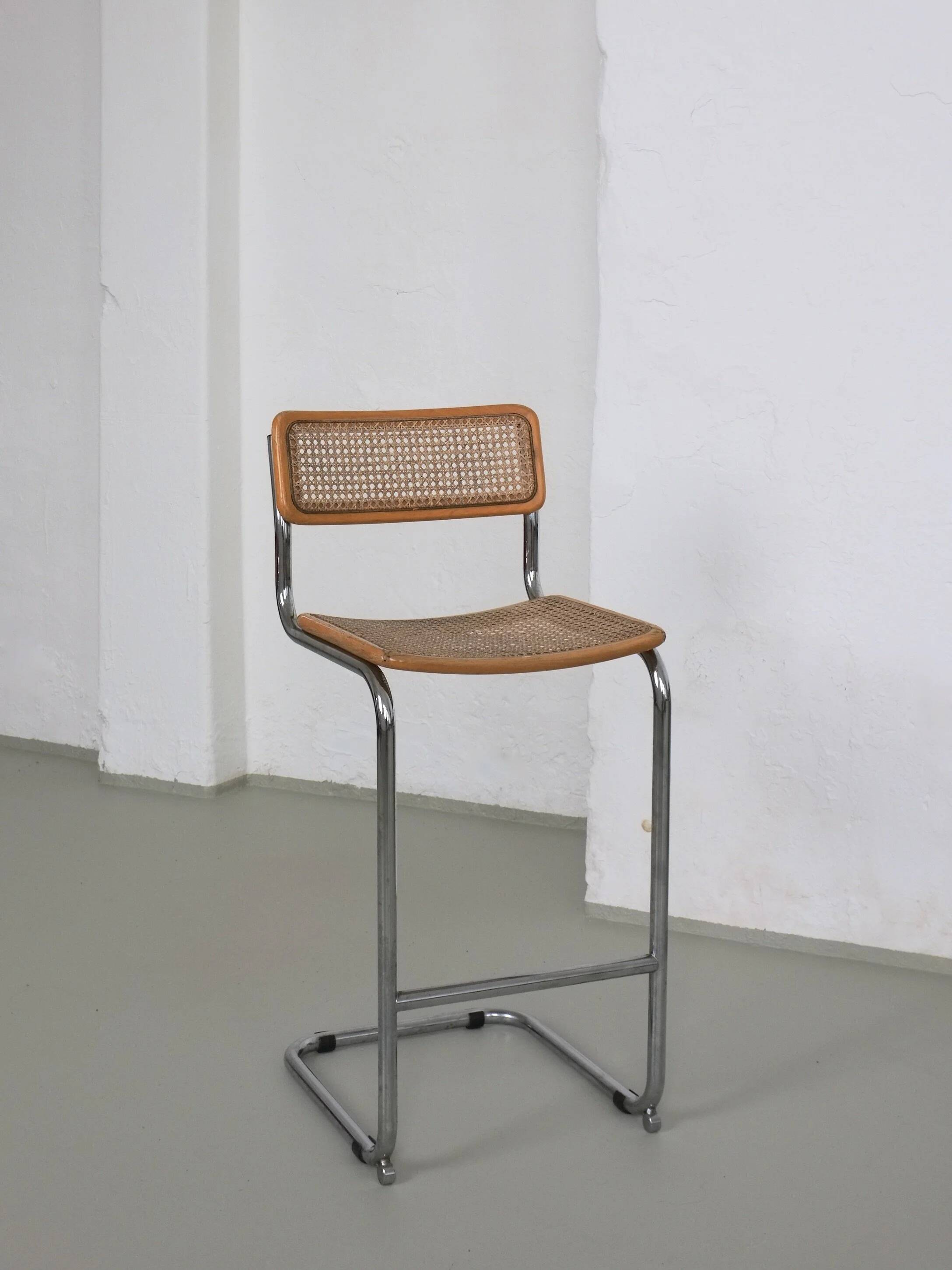 Tabouret de bar à assise tubulaire en rotin, style Marcel Breuer | Italie | Années 1970