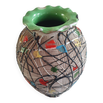 Vintage 60s ceramic vase with abstract decor with green streamers and colored confetti