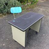 Strafor metal desk