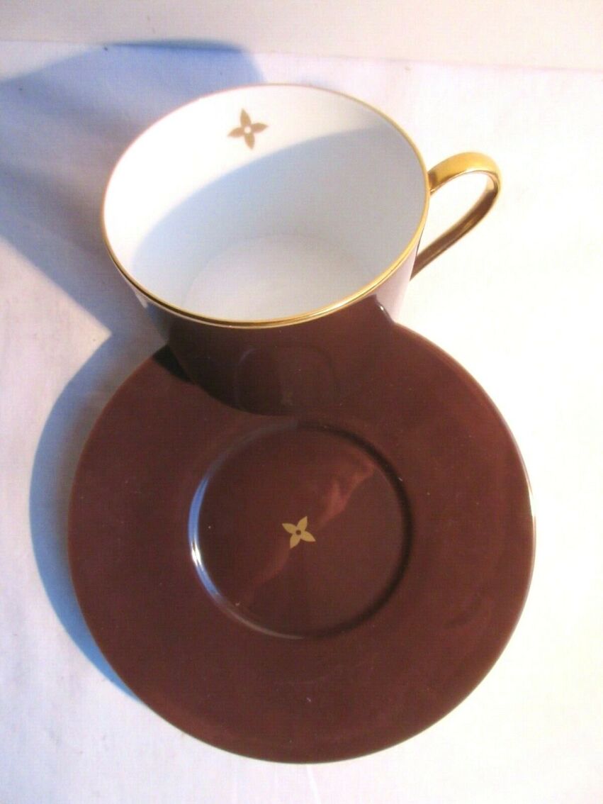 Tasse à café et soutasse marron avec étoile OR signé Louis Vuitton Made in  France | Selency