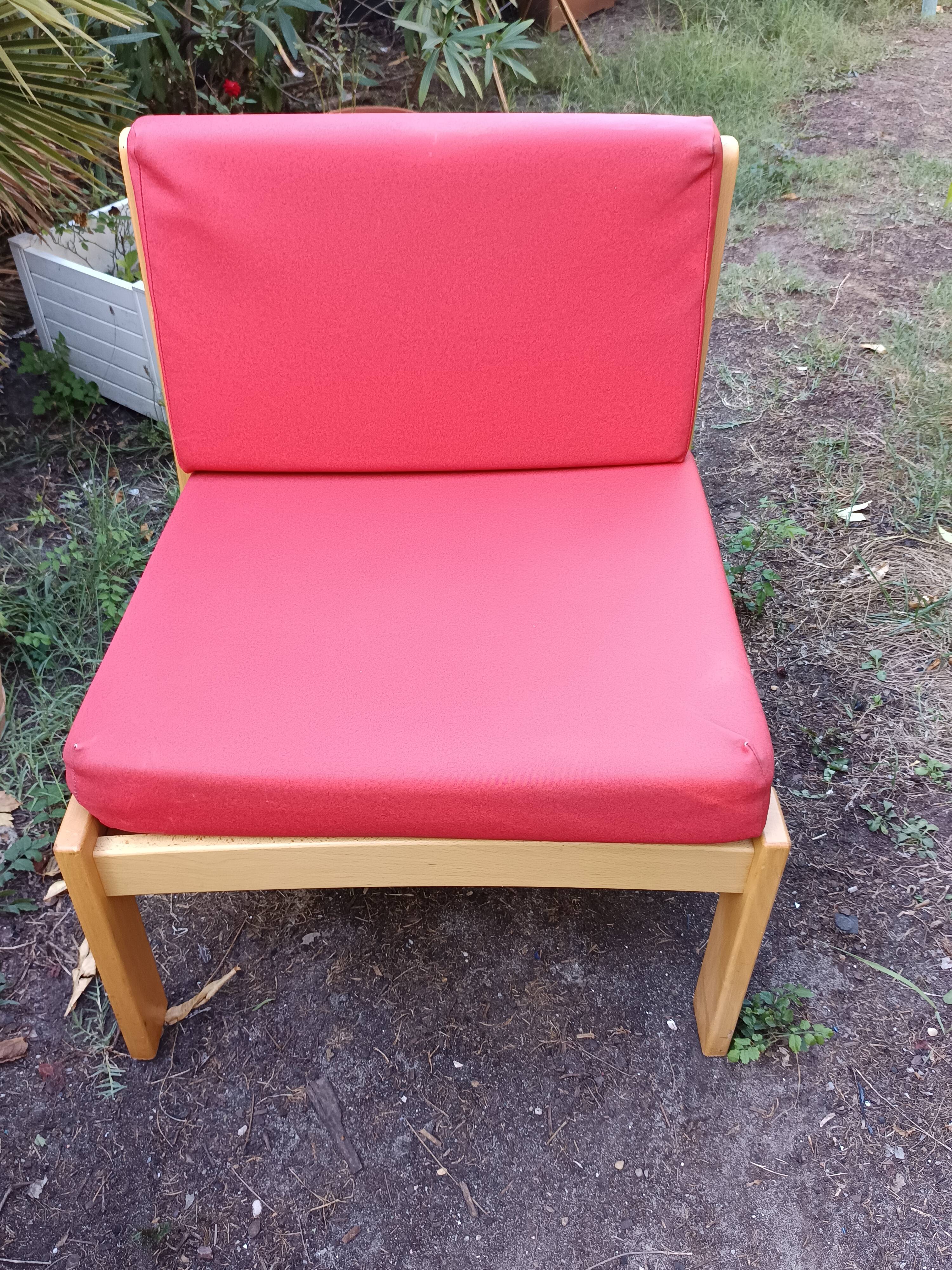 Set of 3 vintage armchairs from the 60s/70s – light wood and red faux leather.