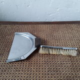 Shovel picks up crumbs and art deco brush