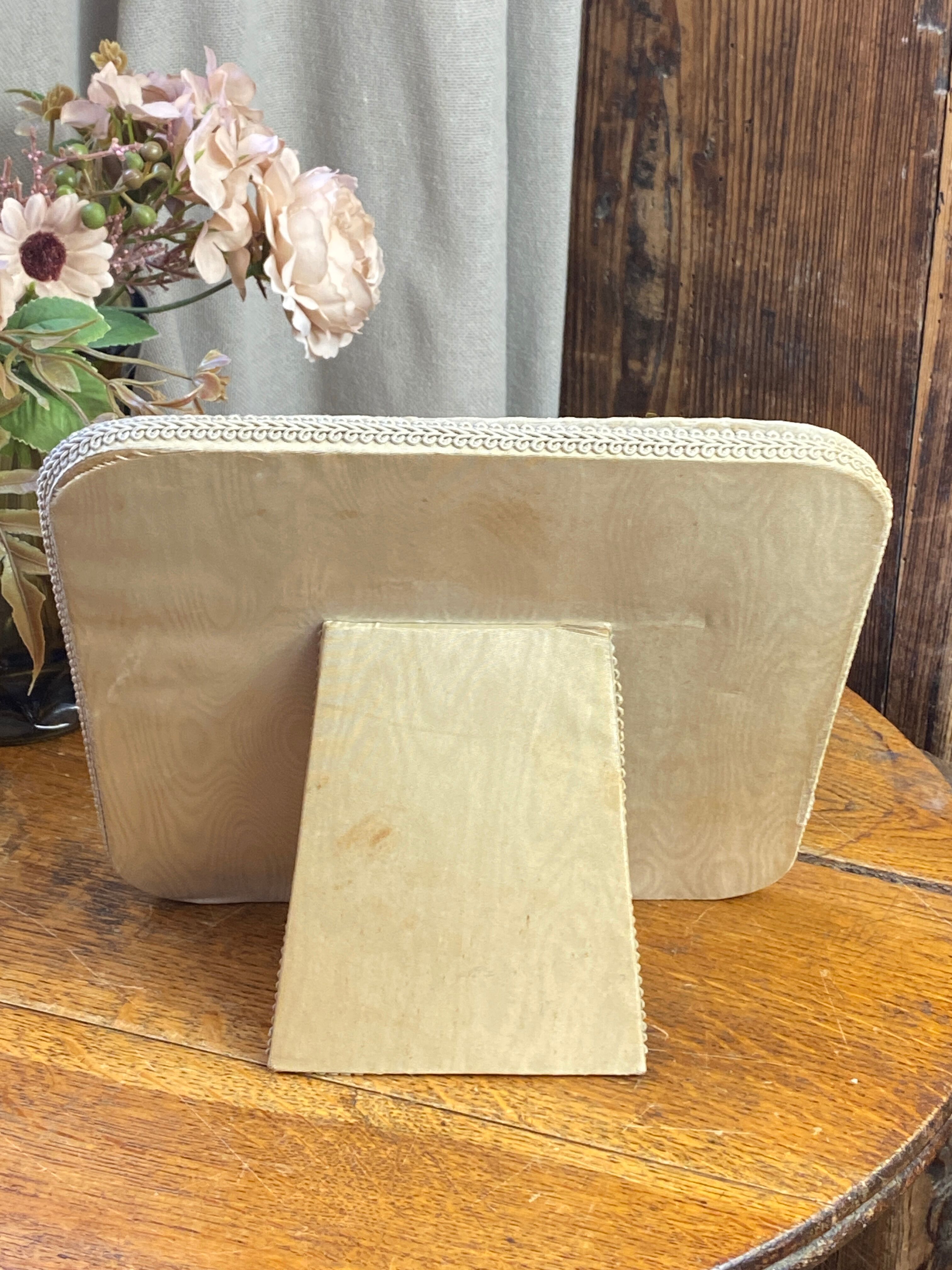 Velvet tabletop mirror