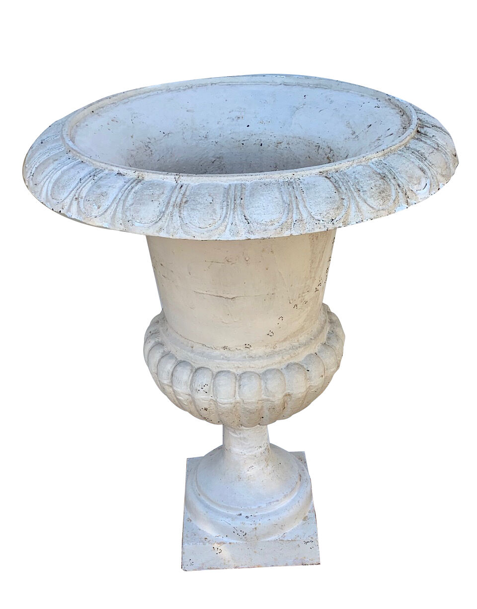 Paire de vases medicis blancs en fonte
