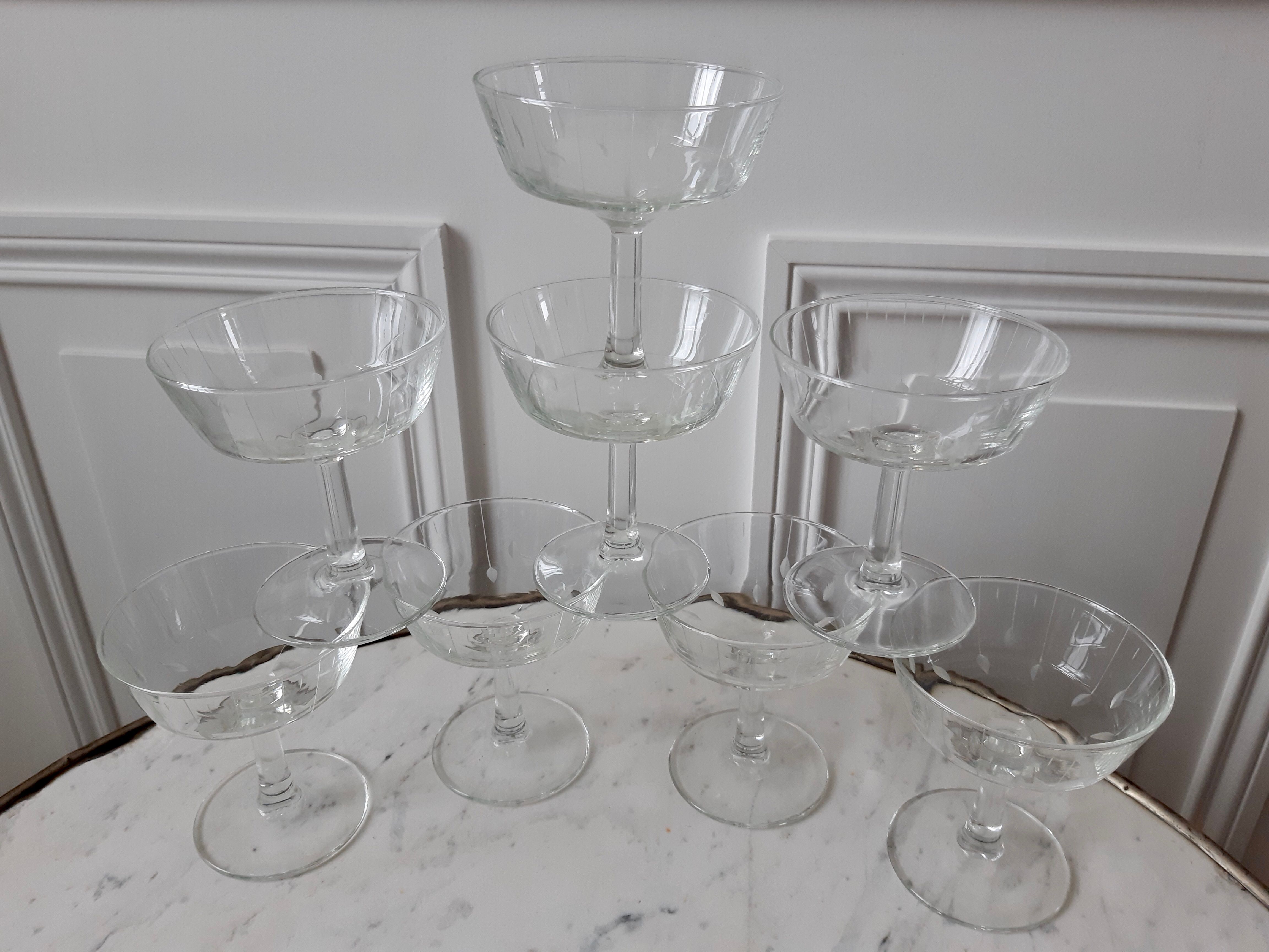 Lot de 8 coupes à champagne en cristal gravées années 50
