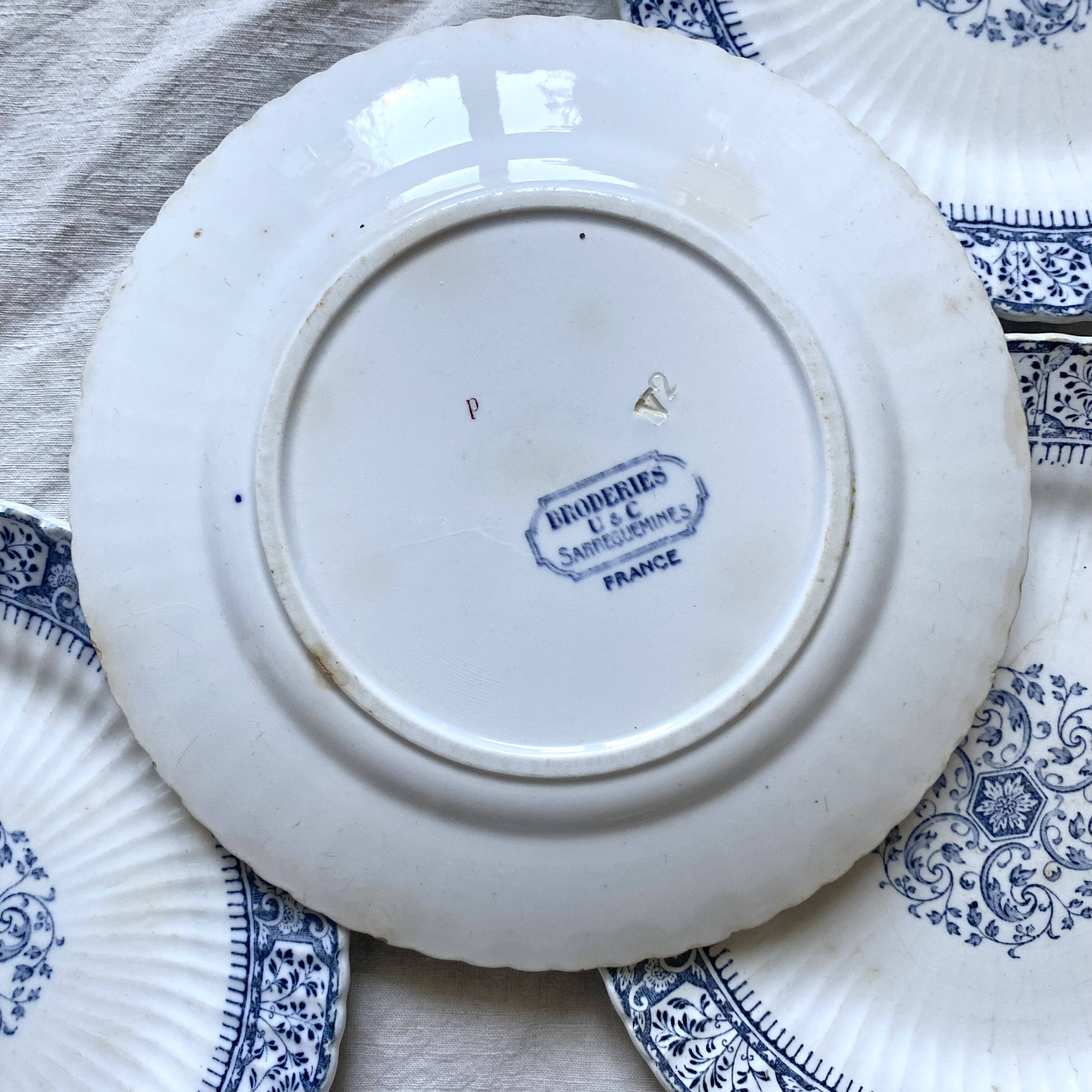 Sarreguemines ironstone dessert plates, "Embroidery" model