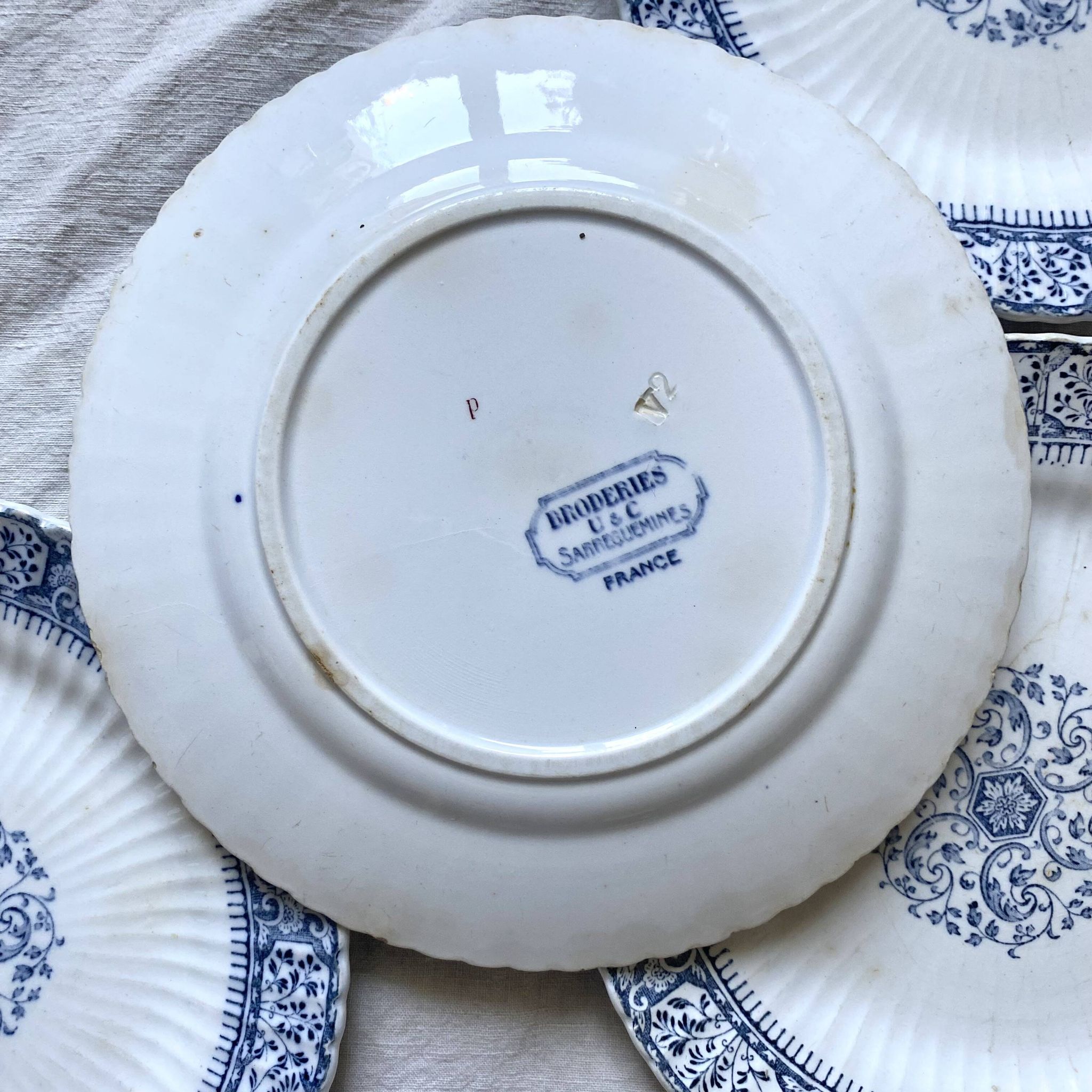 Sarreguemines ironstone dessert plates, "Embroidery" model