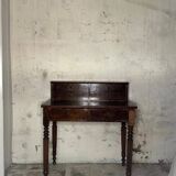 Wooden lady's desk says "happiness of the day"