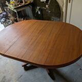 Baumann extendable round table