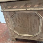 Chest in oak and marquetry of light wood XVIII century
