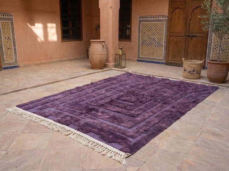 Handmade pure wool rug, size 200/300 cm.