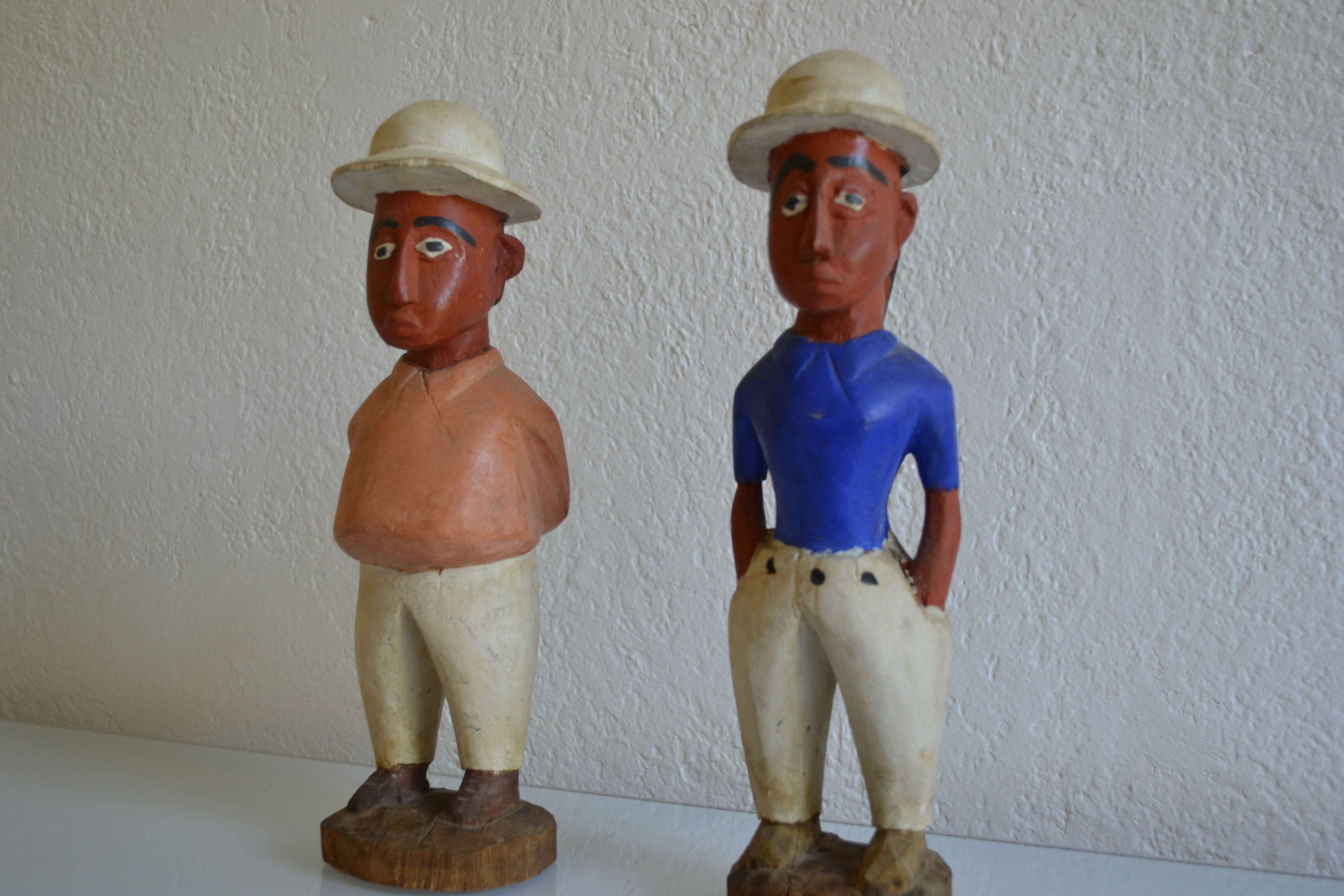 Couple of settlers African statuettes