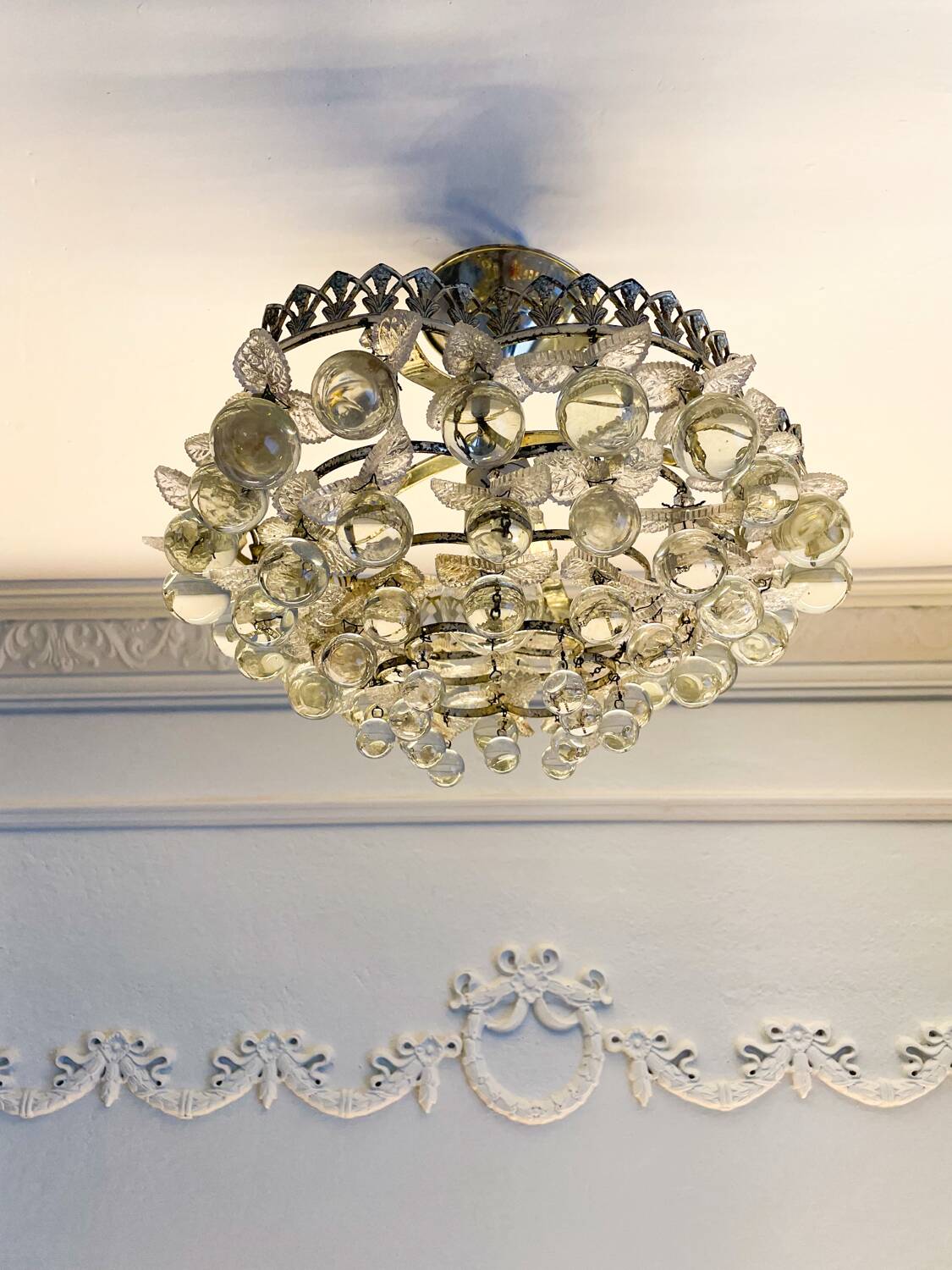 Plafonnier vintage en cristal décoré de feuilles et de grappes – Espagne année