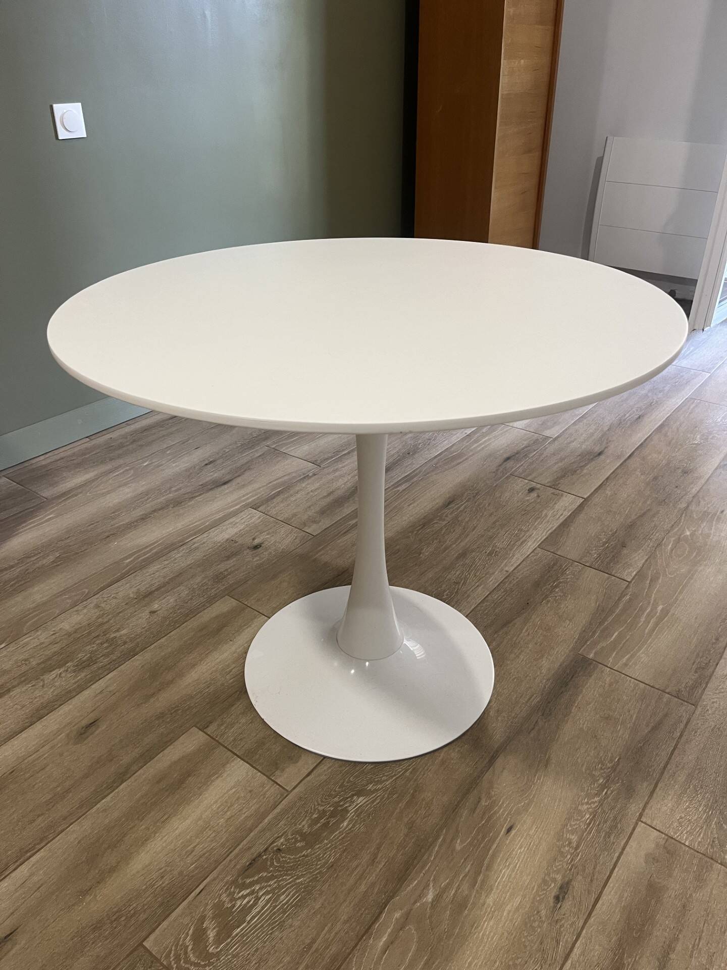 Tulip table