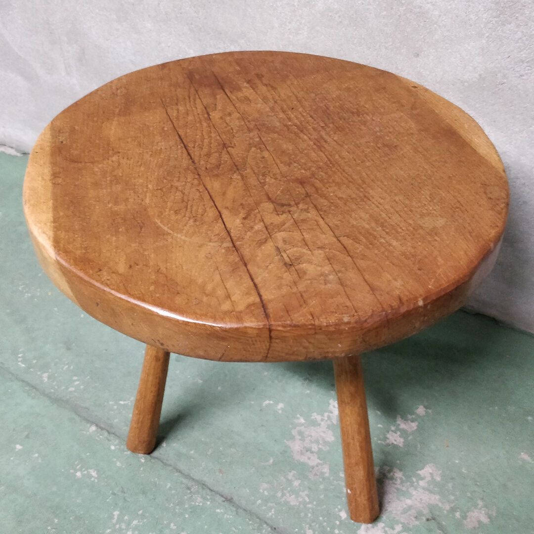 Tripod coffee table in solid wood