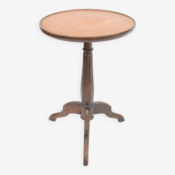 Triod pedestal table