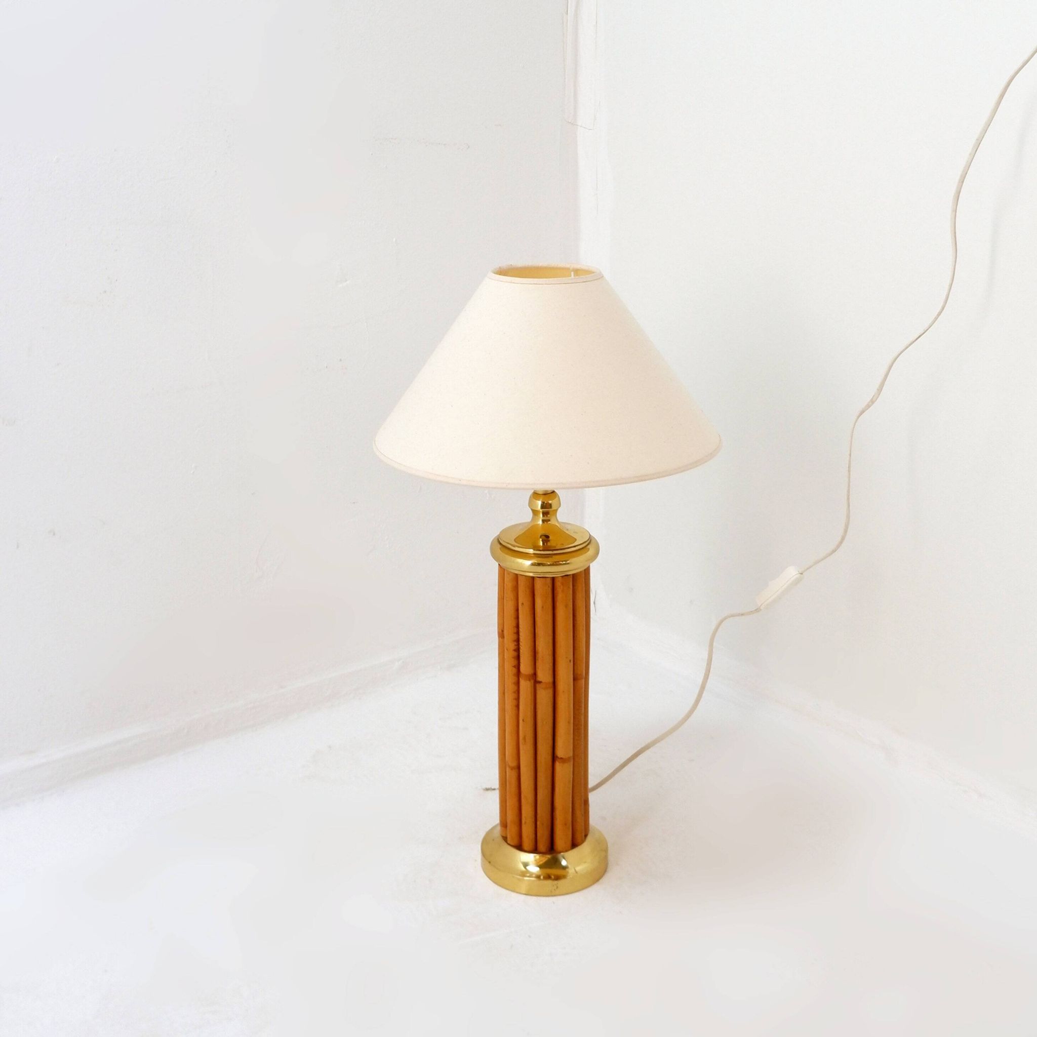 Lampe de table vintage en bambou et laiton - années 1980