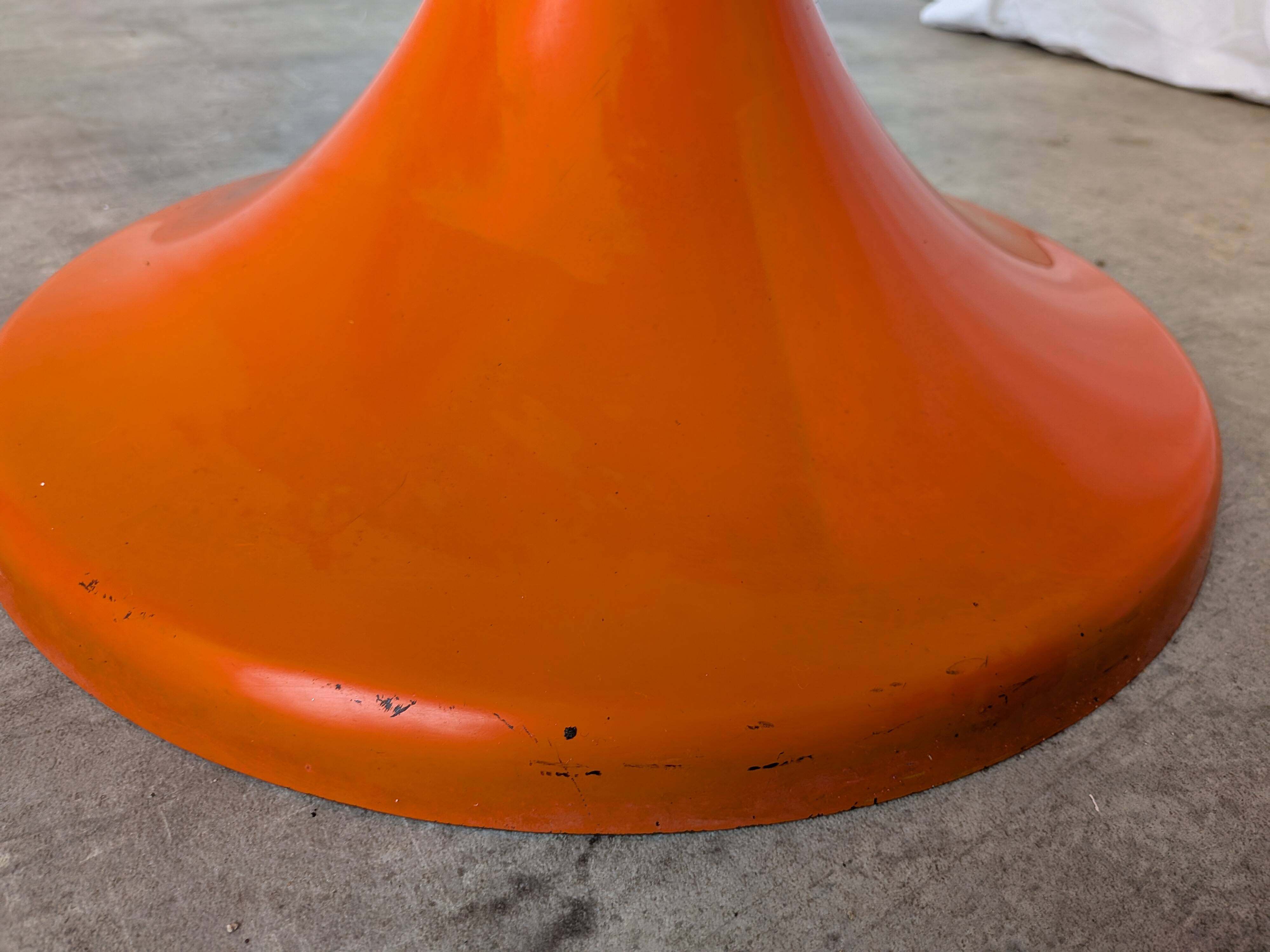 Table vintage orange par Finžgar & Zorman pour Meblo Yougoslavie