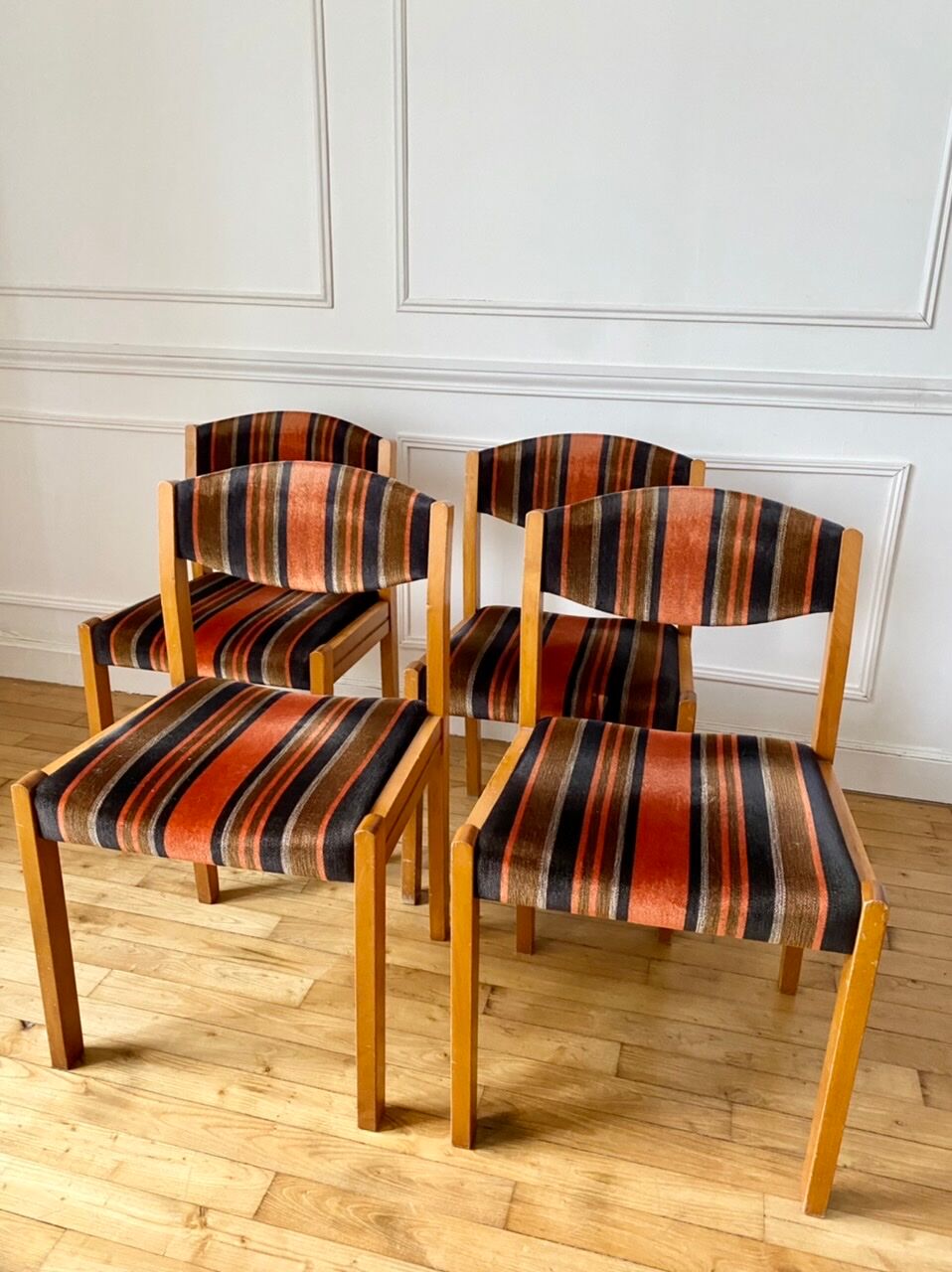 Set of 4 vintage chairs fabric and wood