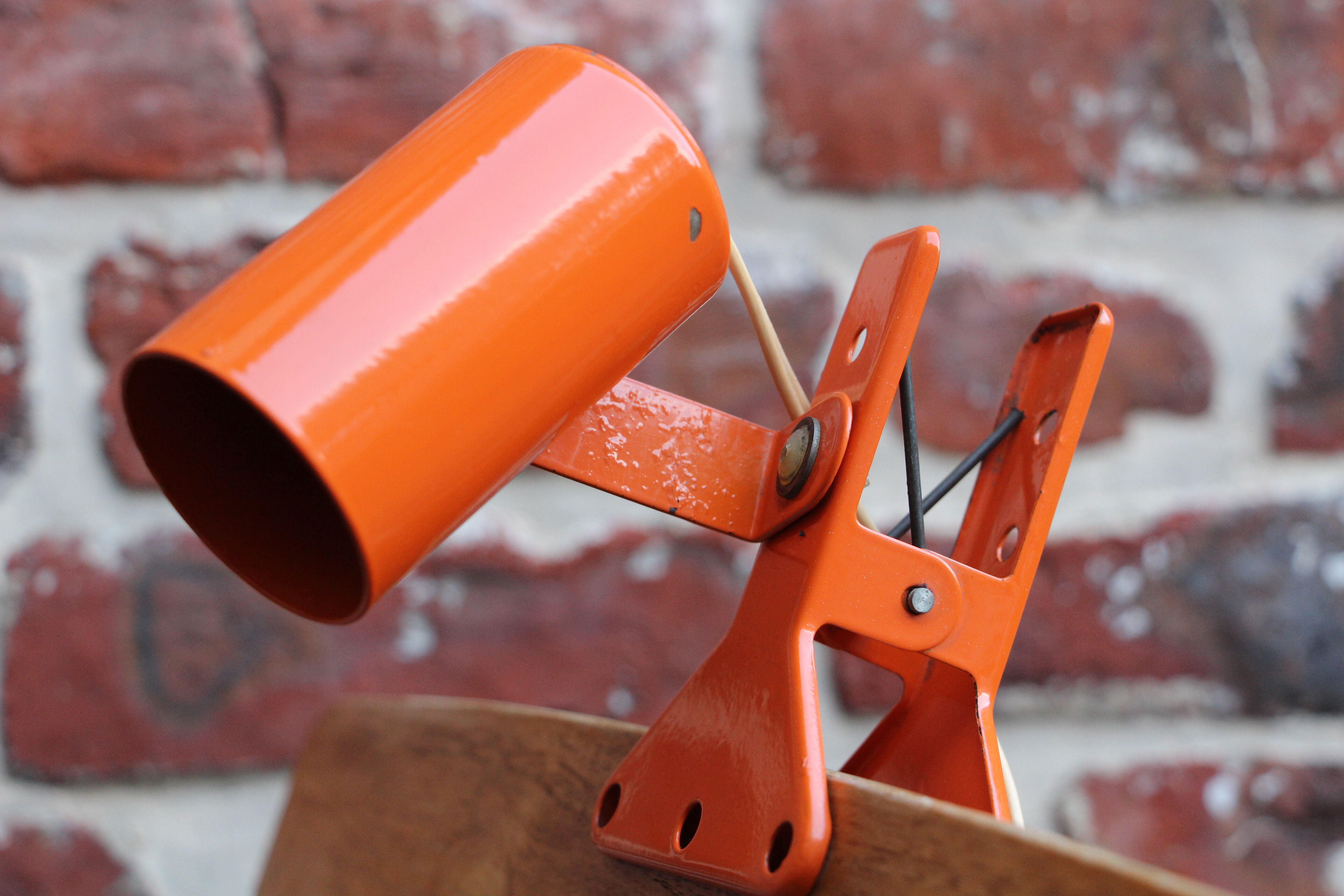 Seventies orange clip spot