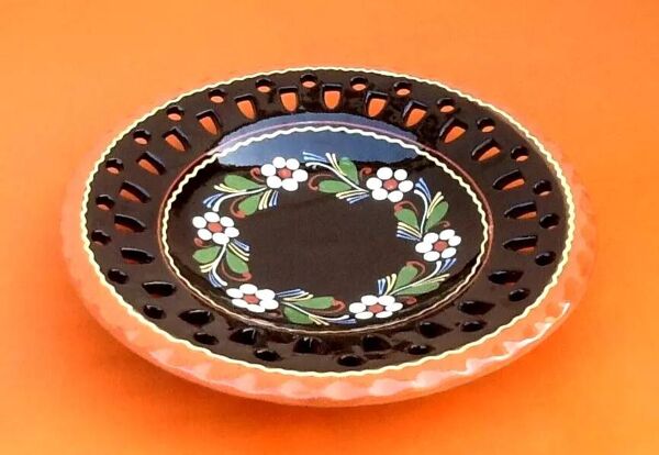Années 1960 Plat ajouré Céramique traditionnelle Manufacture HMV Hongrie