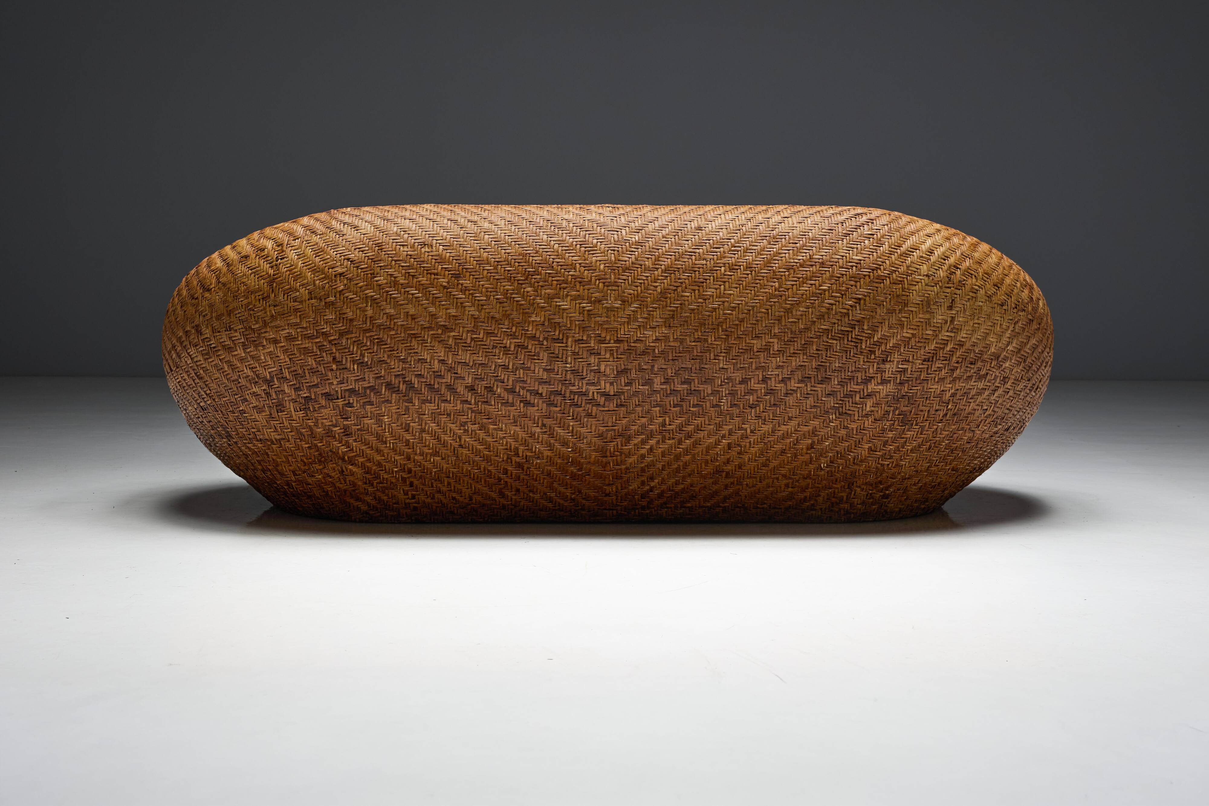 Canapé en osier tressé, style milieu du XXe siècle, France, années 1970
