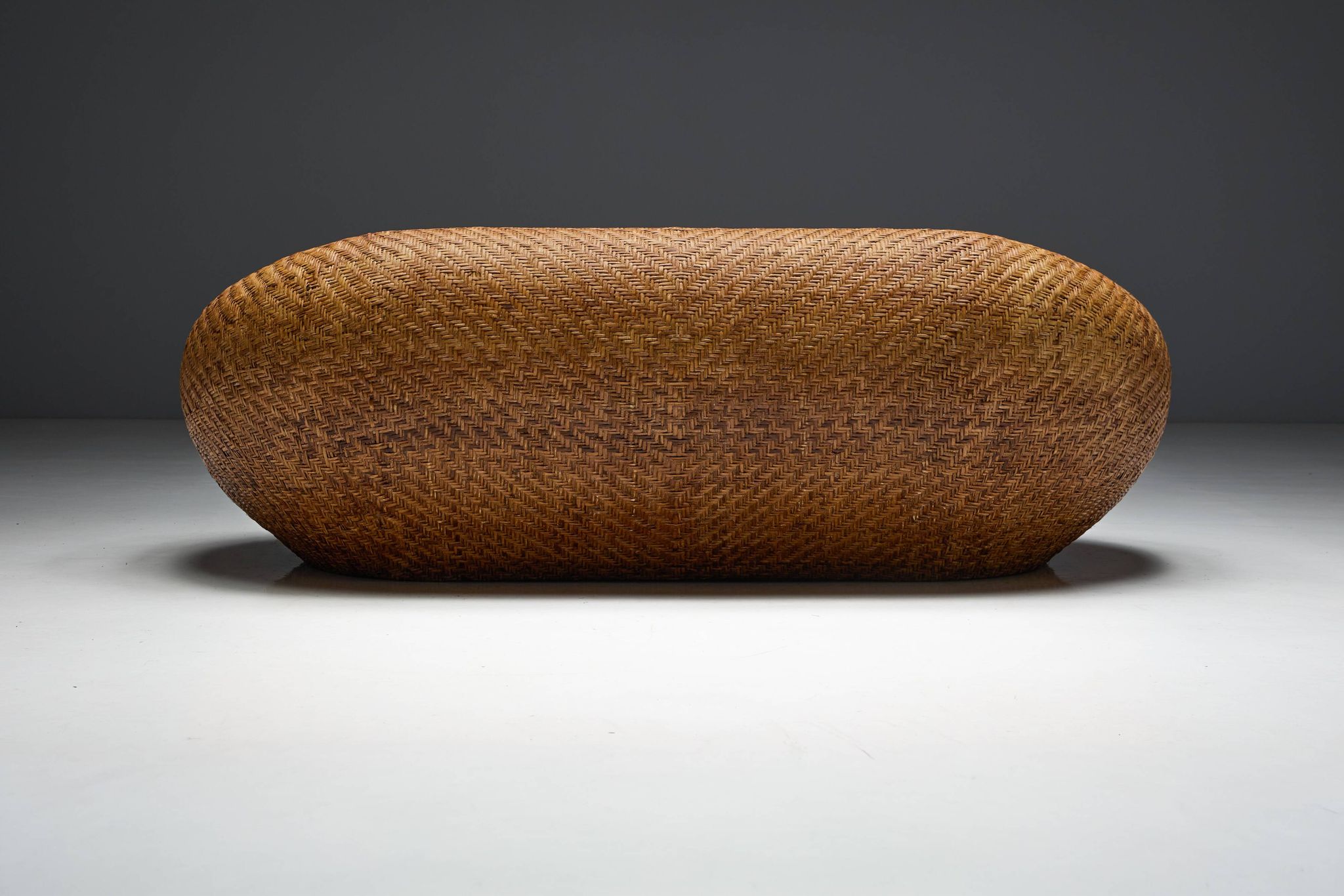 Canapé en osier tressé, style milieu du XXe siècle, France, années 1970