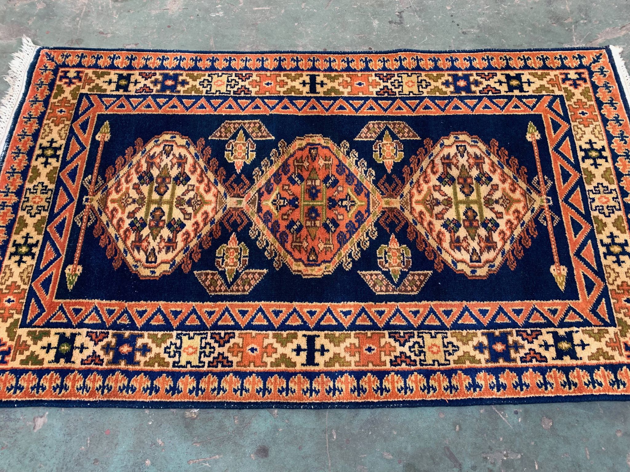 Vintage Kamseh Rug 190x137 cm, medium, Tribal oriental Carpet truly Shabby Chic