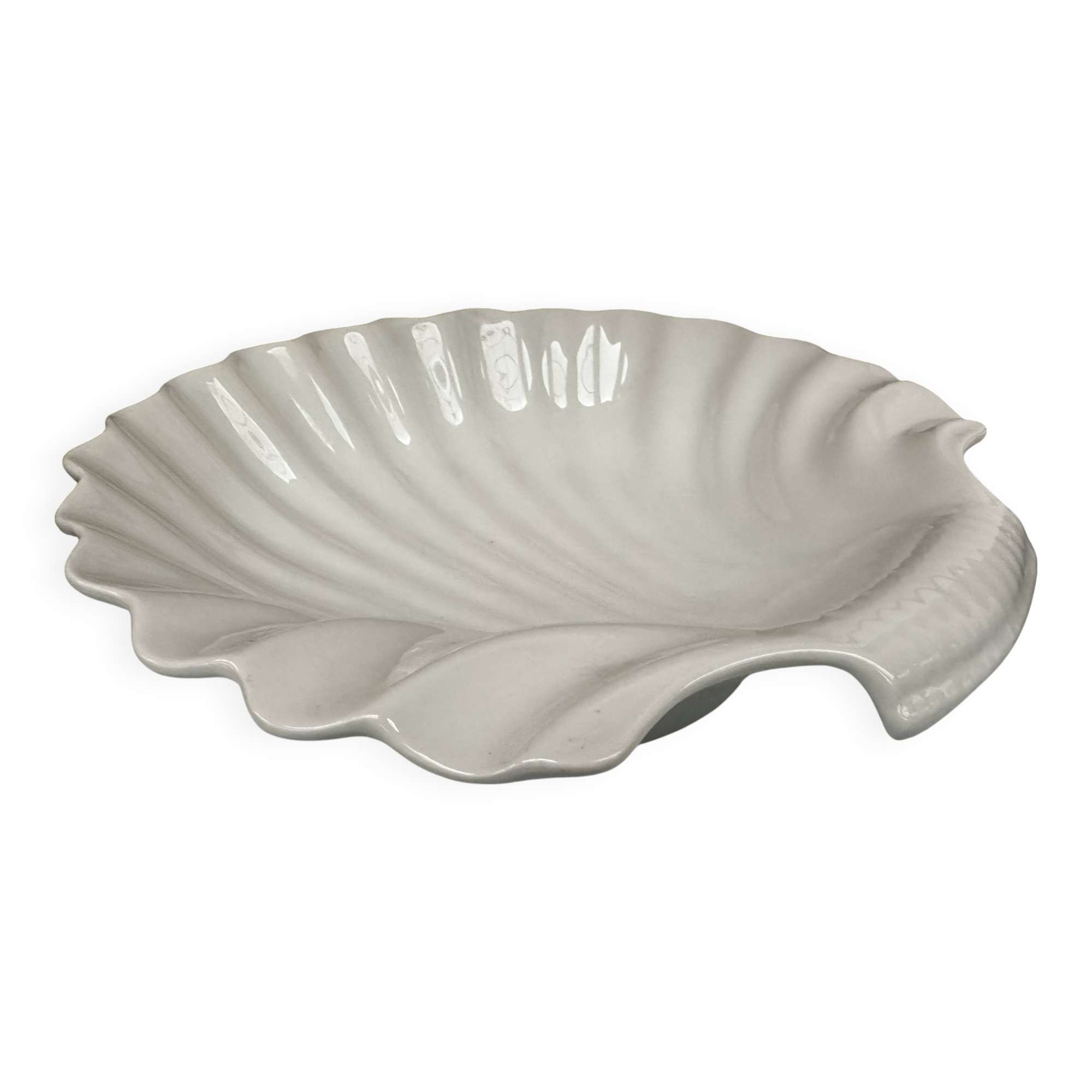 Vintage shell-shaped white earthenware dish d 27 cm / h 7 cm