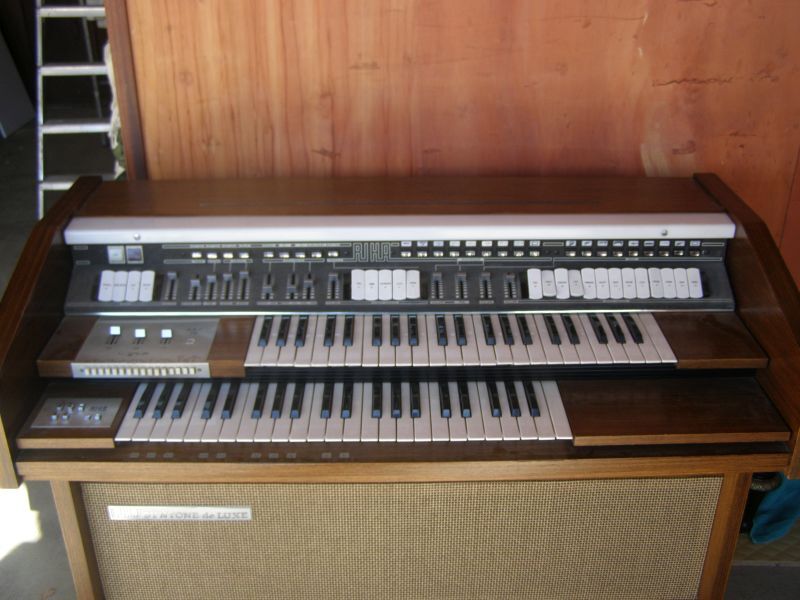 Electronic organ riha "syntone de luxe"