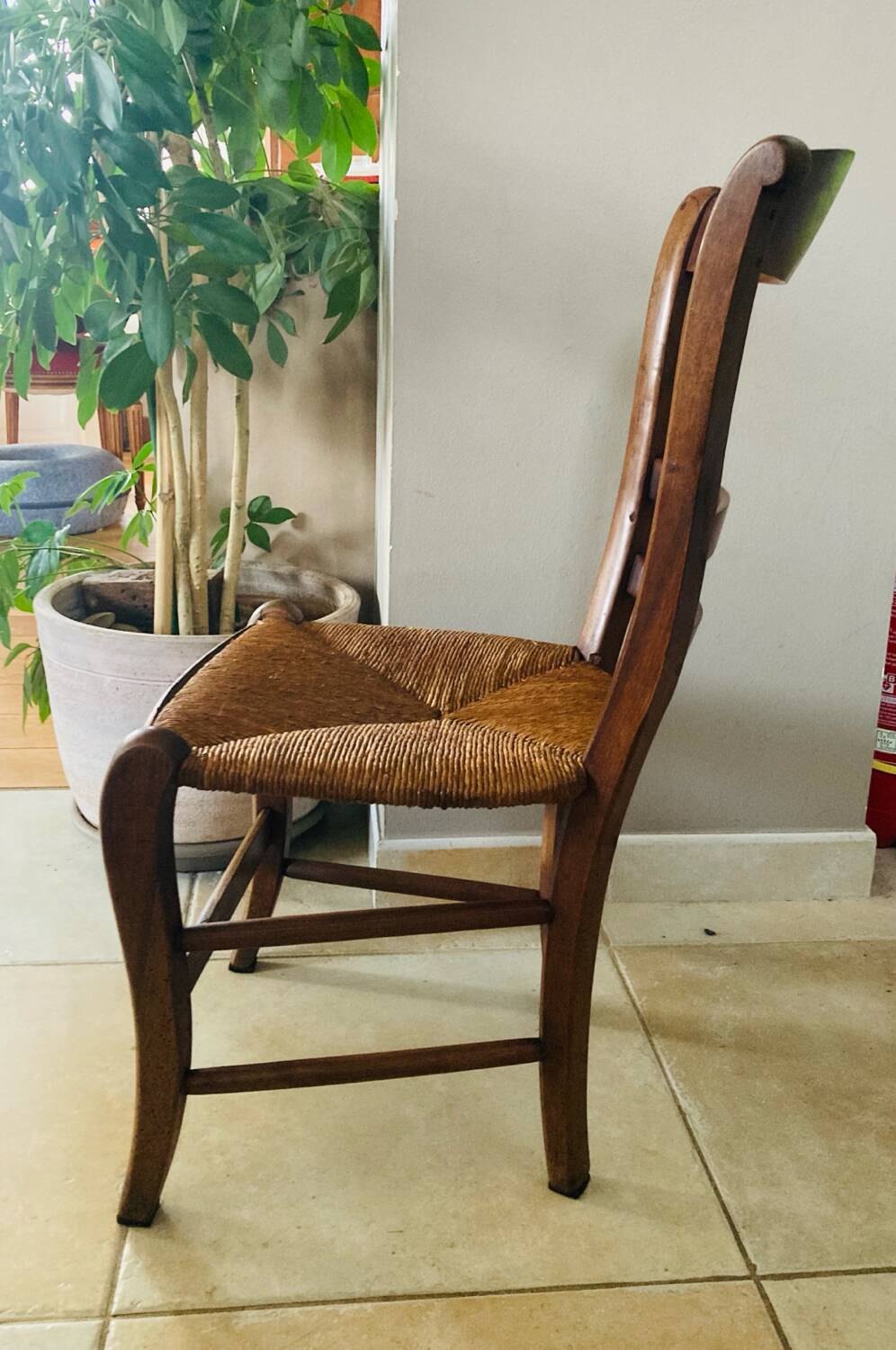 Louis Philippe straw chair from the 19th century in solid walnut, dowelled.