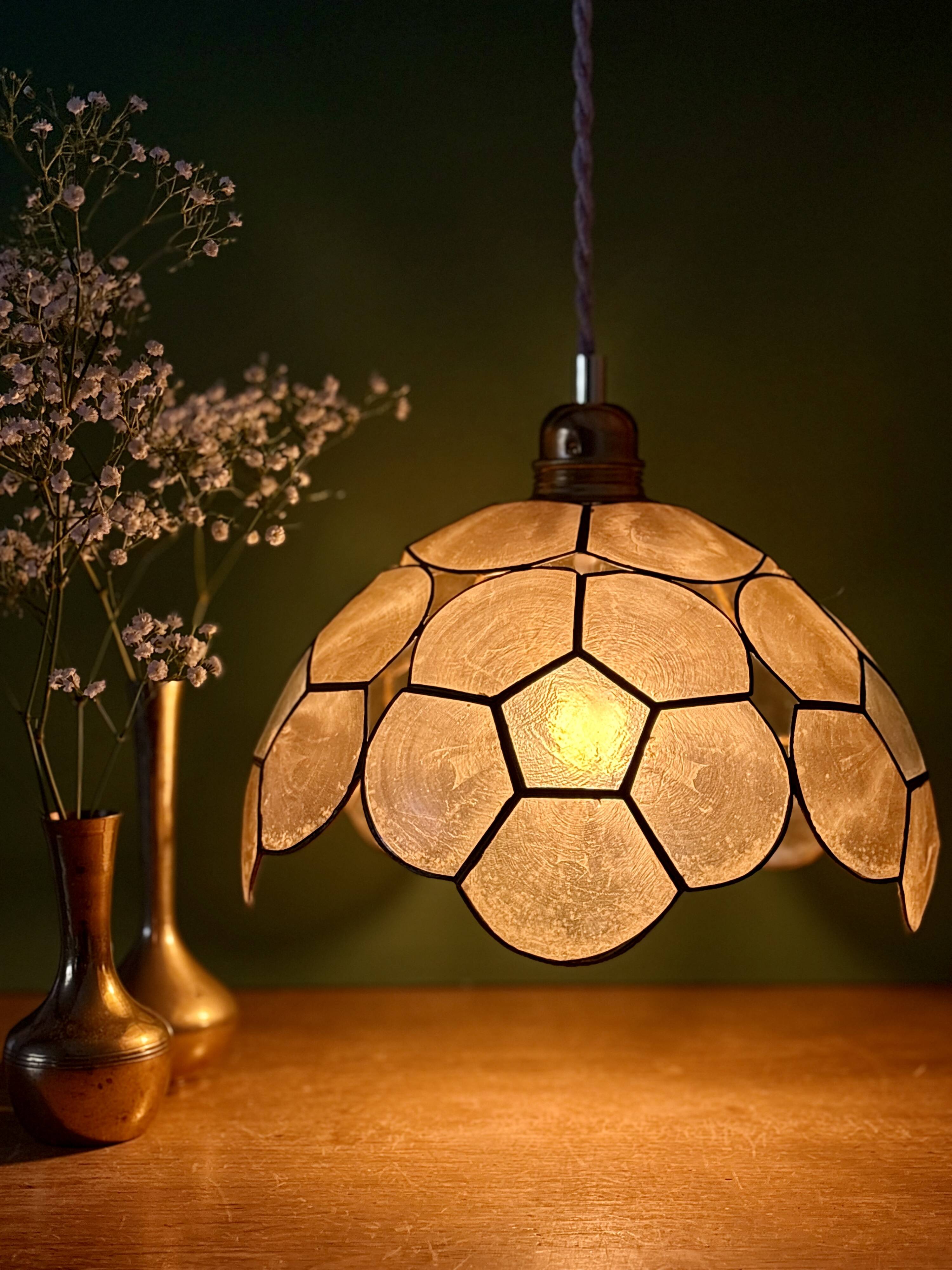 Suspension antique lampshade in beige and blue mother-of-pearl