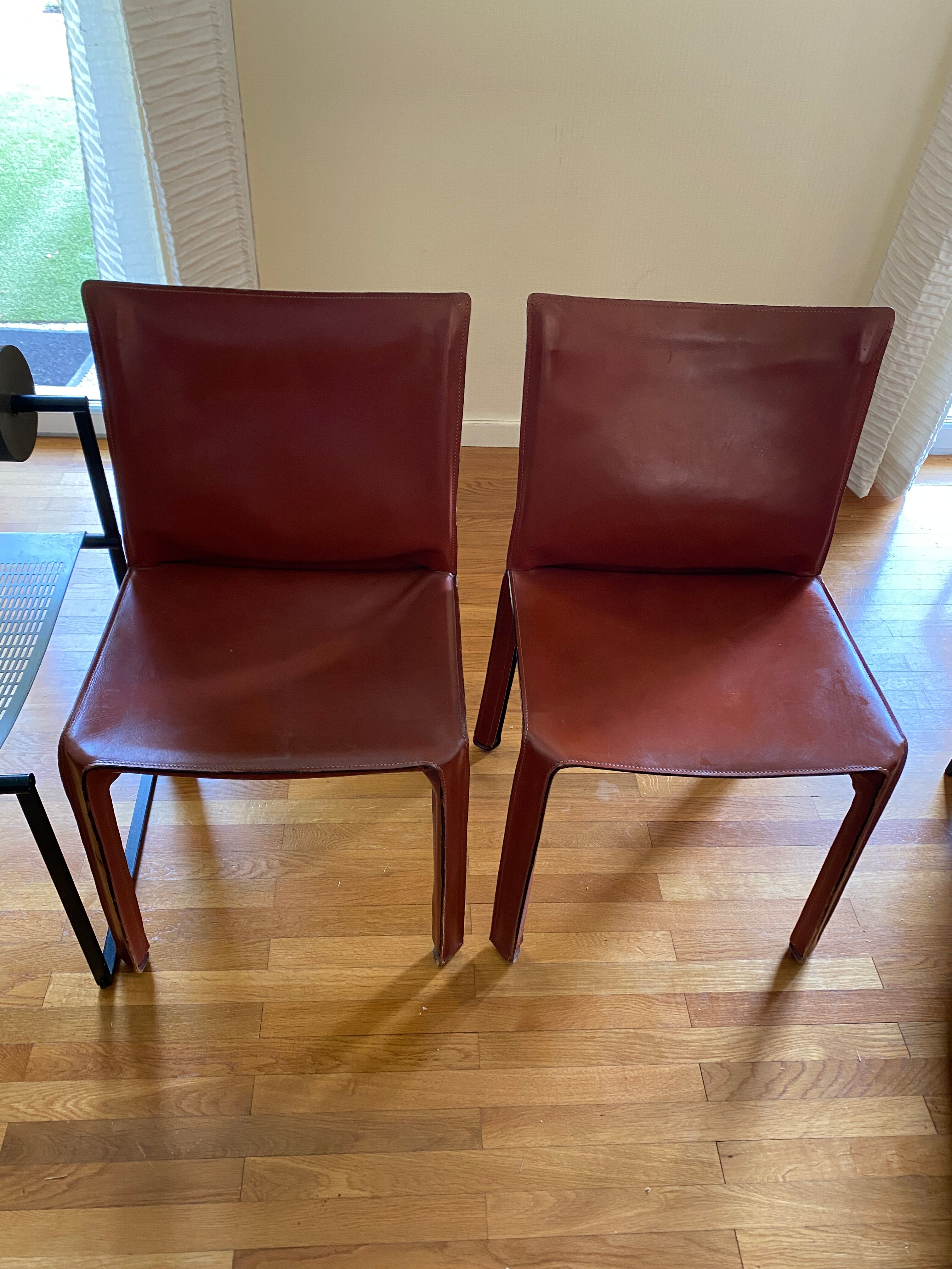 2 chairs model 412 Mario Bellini