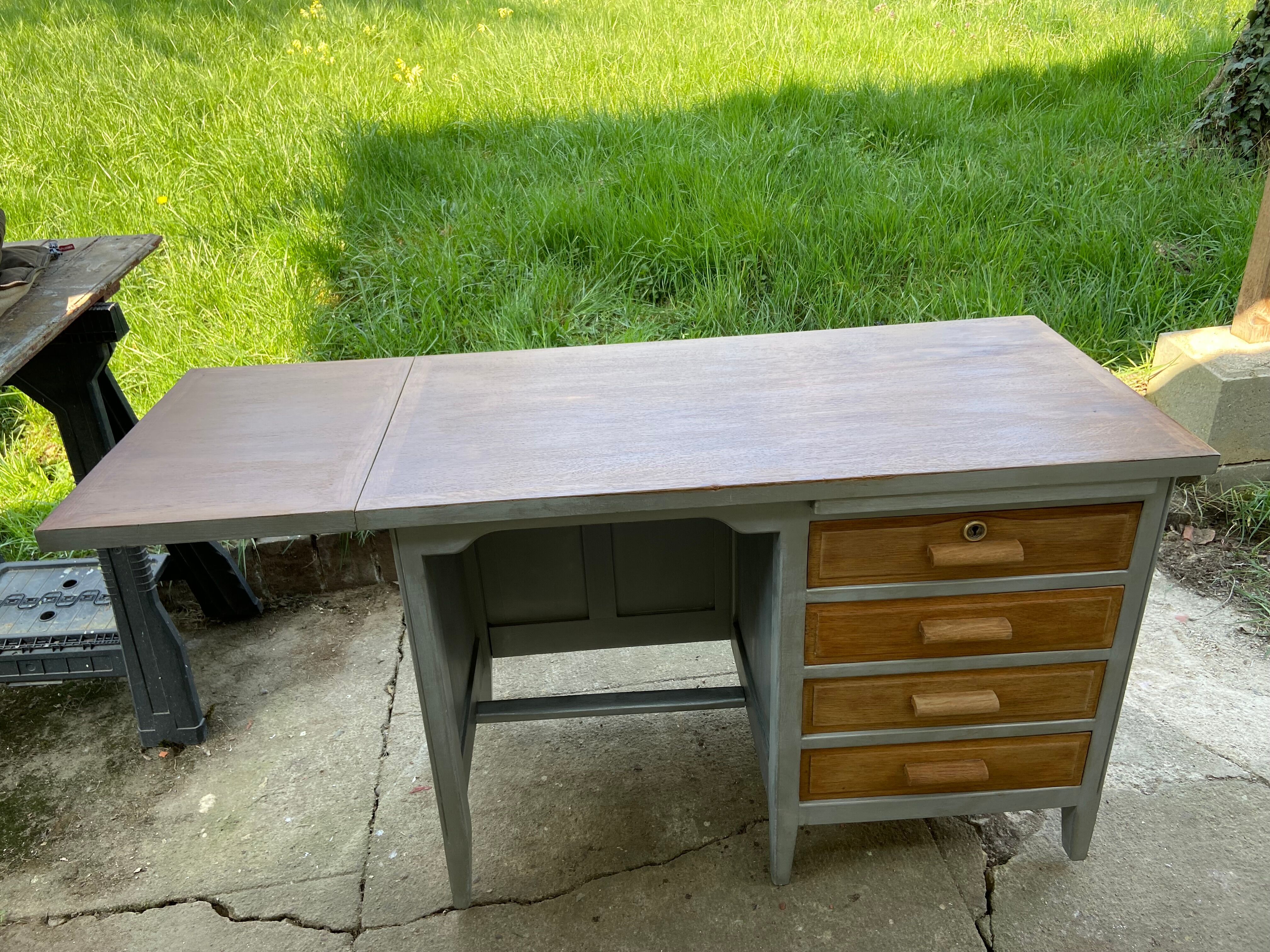Children's desk in wood, patinated gray