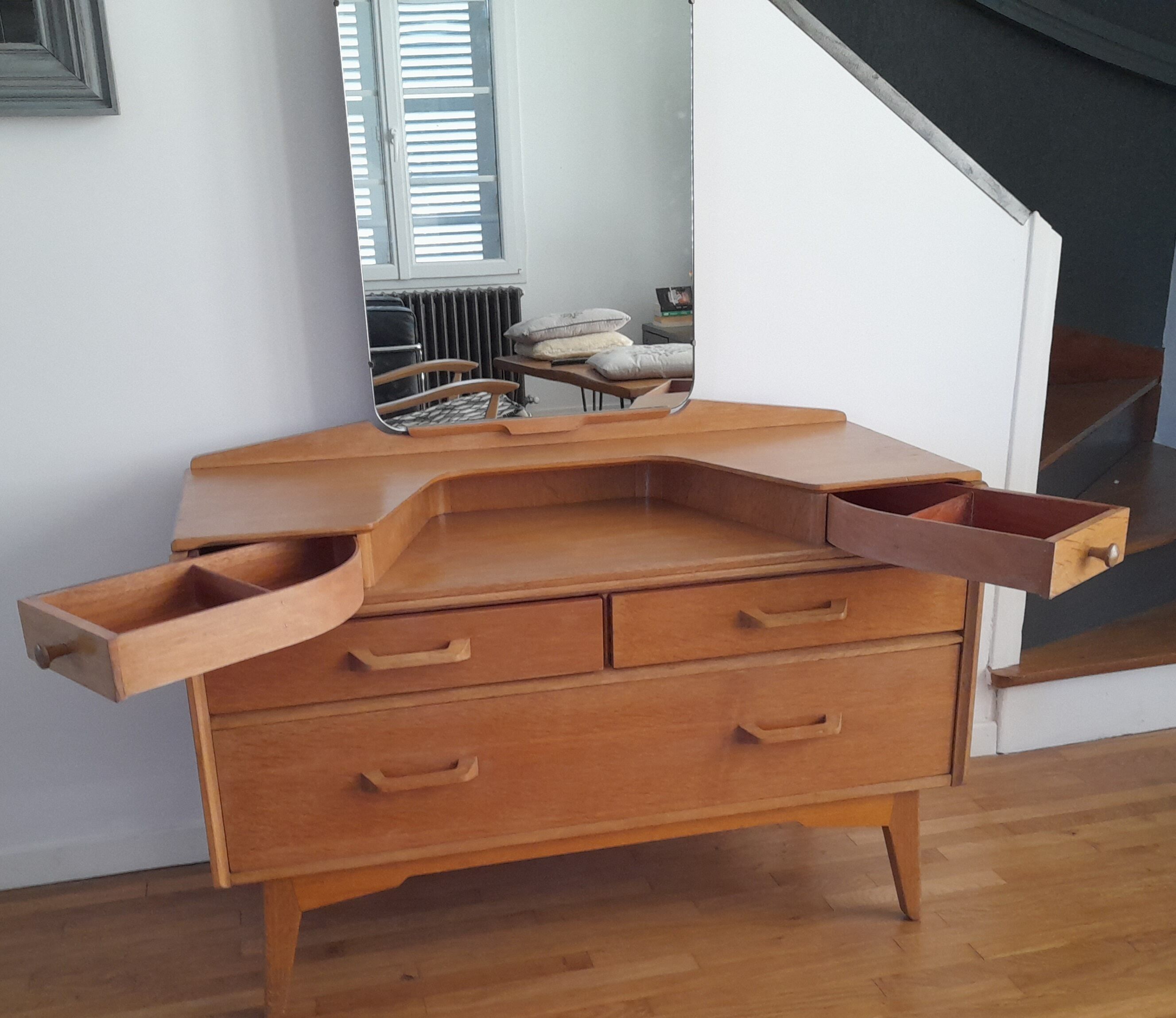 Compass foot dressing table from the 50s