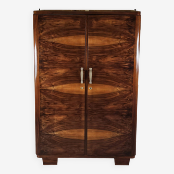 Art Decò wardrobe with two doors in walnut